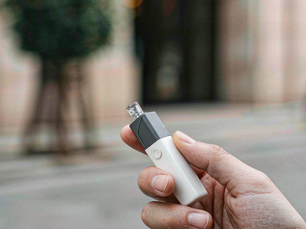B2B Supply of IQOS kits — premium tier